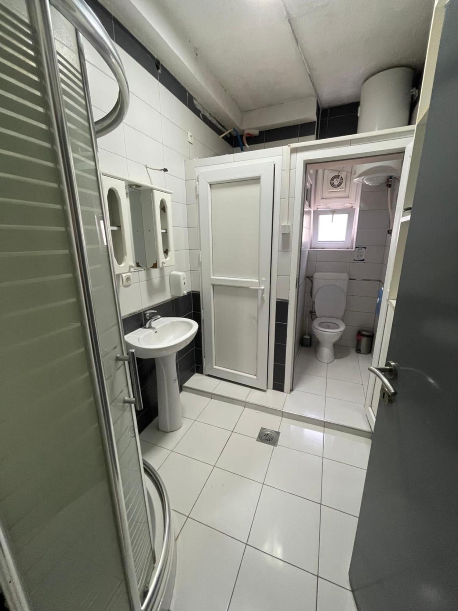 Newborn Comfort Hostel The Biggest Hostel Of Town With Best Location Pristina Exterior foto